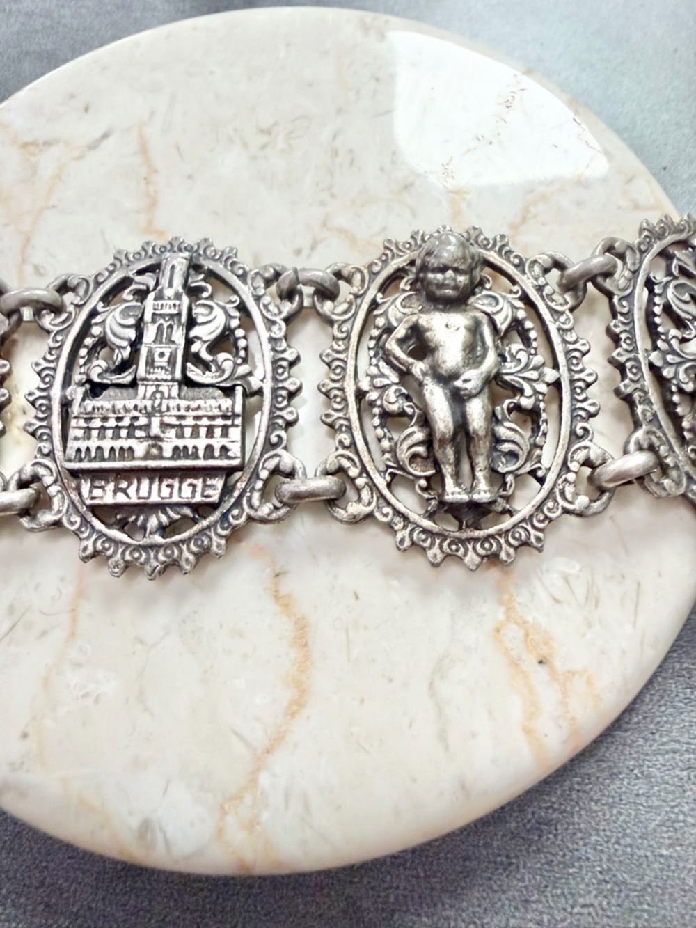 Vintage Mid Century Sliver Tone Bracelet Belgium Brussels Souvenir Landmark - Picture 5 of 7